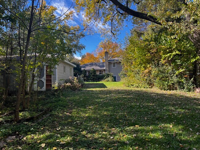 Foto del edificio - 5341 Grand Ave