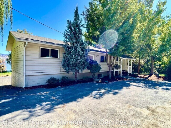 Building Photo - 4 br, 3 bath House - 2200 Lakeshore  Drive