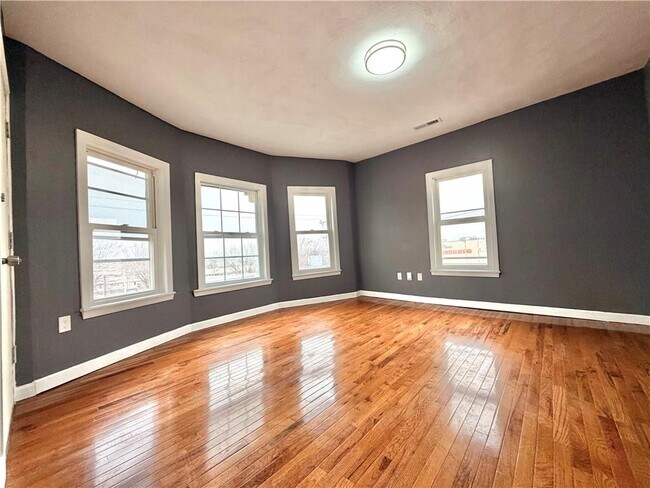 Foto del edificio - 150 Newell Ave