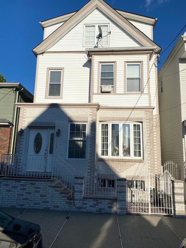 216 Devon St, Kearny, NJ 07032 Apartment for Rent in Kearny, NJ