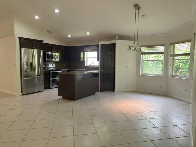 Foto del edificio - 3704 Miramontes Cir