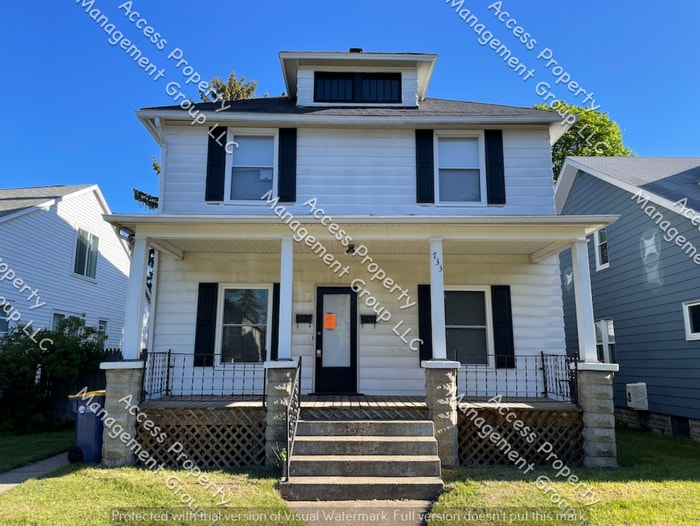 Primary Photo - Medical Mile Two Bedroom with parking!