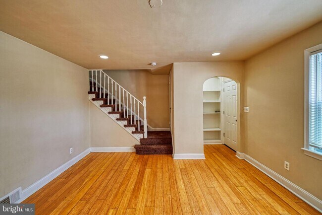 Building Photo - 408 Oakwood St SE
