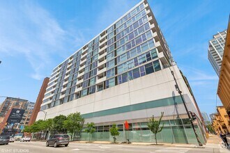 Building Photo - 630 N Franklin St