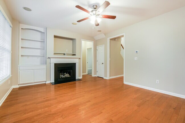 Building Photo - 125 Pearson Place