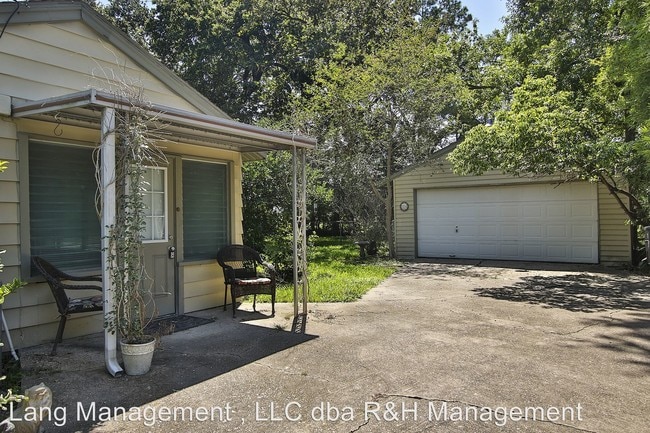 Building Photo - 2 br, 1.5 bath House - 4211 Ascot