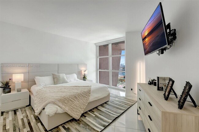 Foto del edificio - 300 South Pointe Dr