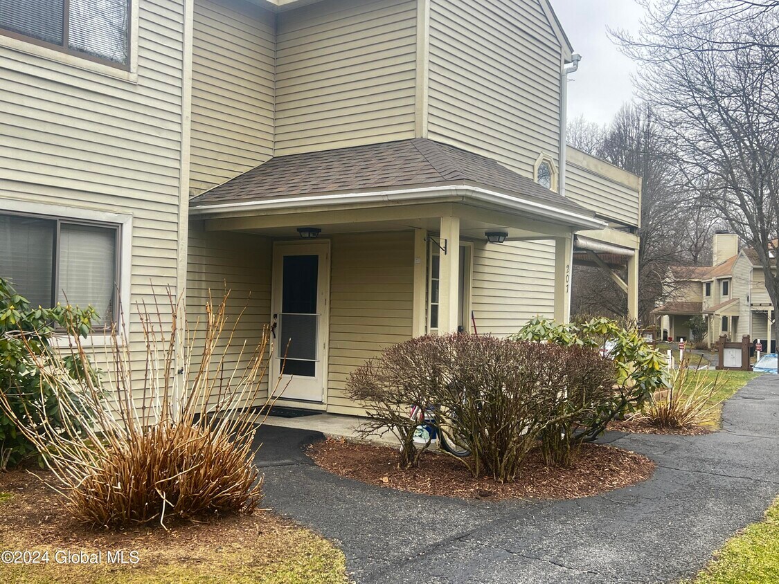 107 Grenadier Ct, Clifton Park, NY 12065 Condo for Rent in Clifton