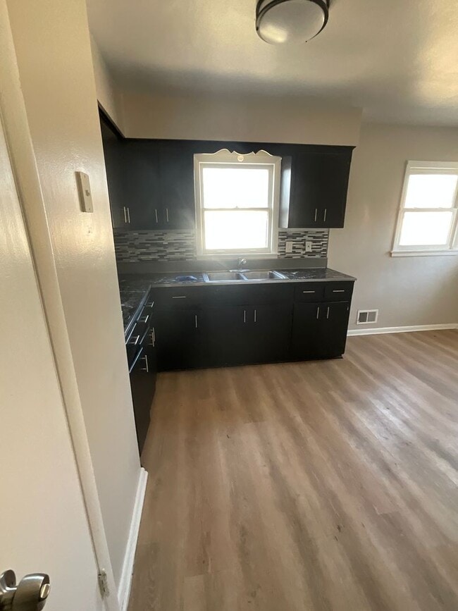 Building Photo - Beautifully Updated 4-Bedroom in Hampton Heights!