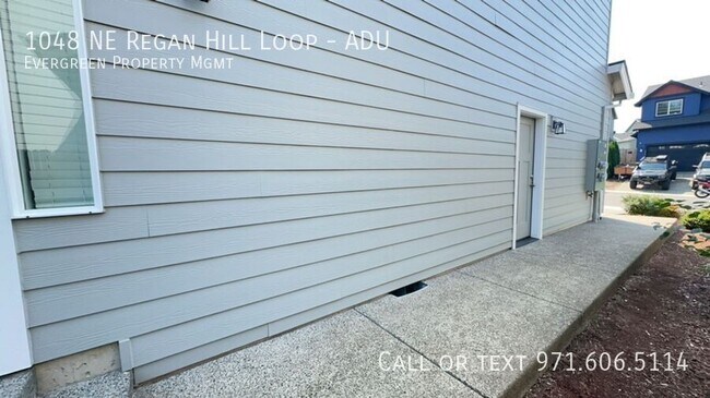 Foto del edificio - 1048 NE Regan Hill Loop