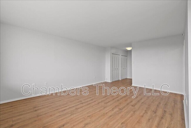 Foto del edificio - 3705 S George Mason Dr