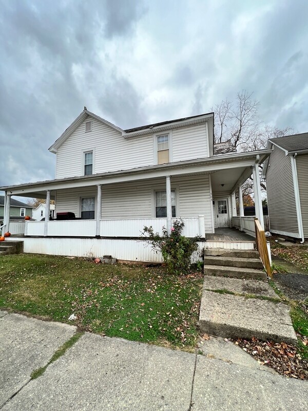 303 Madison Ave, Lancaster, OH 43130 Condo for Rent in Lancaster, OH