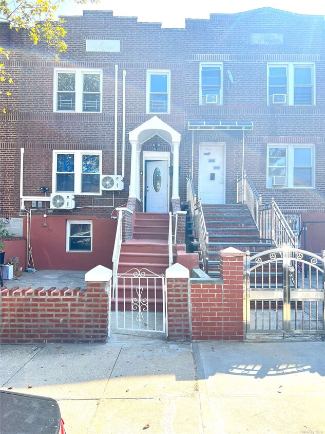 Foto principal - 51-25 48th St