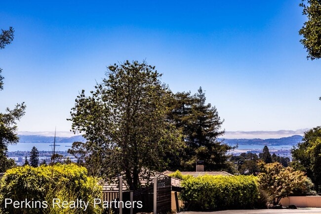 Building Photo - 4 br, 2.5 bath House - 11031 Broadway Ter