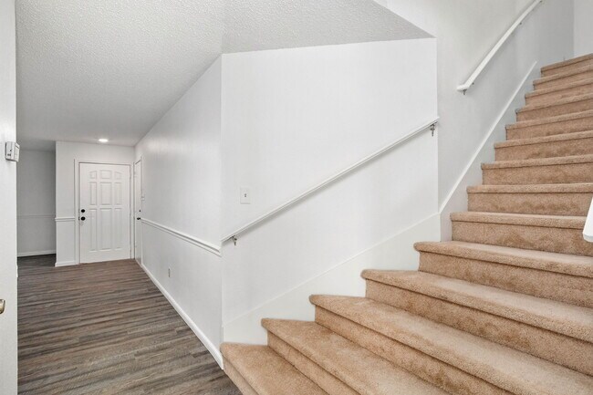 Foto del edificio - 8090 Chestnut Ash Dr