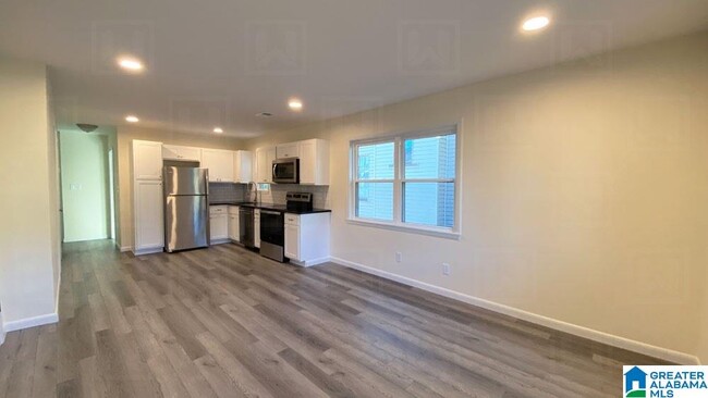 Building Photo - 524 55th St S
