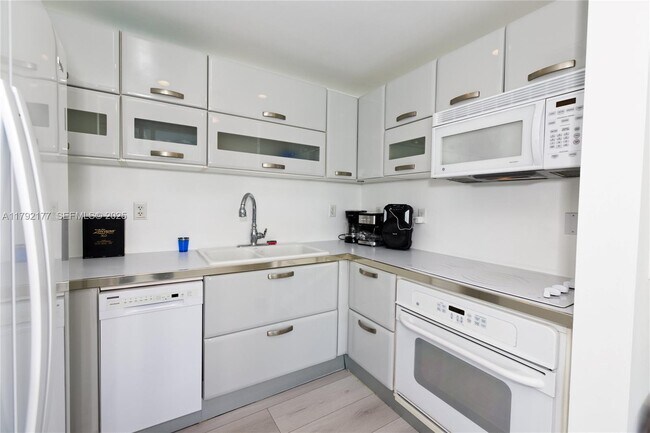 Foto del edificio - 6580 Indian Creek Dr