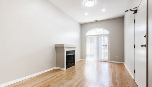 Building Photo - 4342 S King Dr