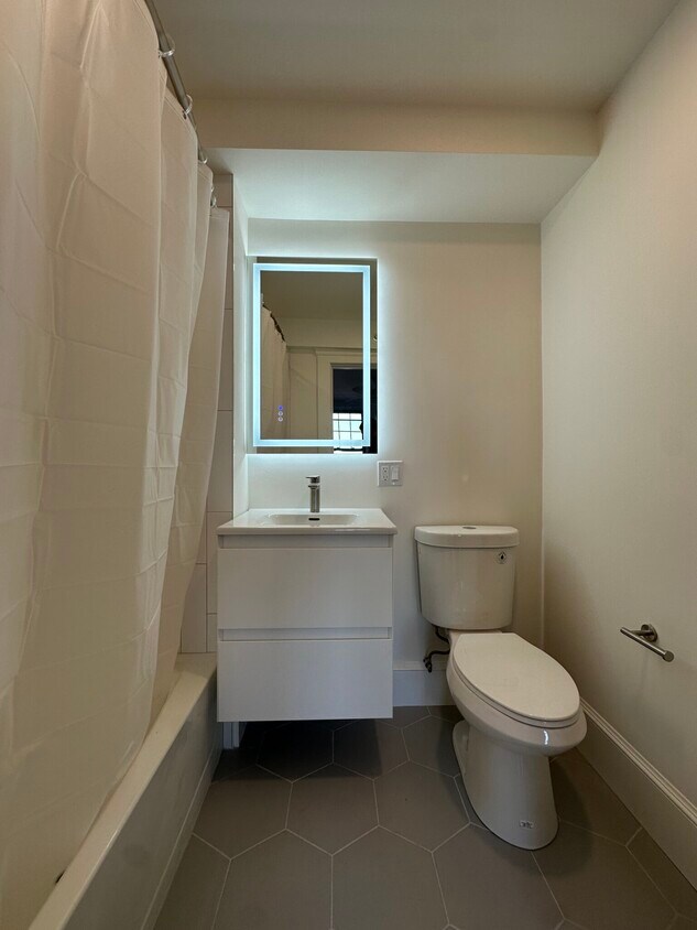 Foto del edificio - 32 Bradlee Rd