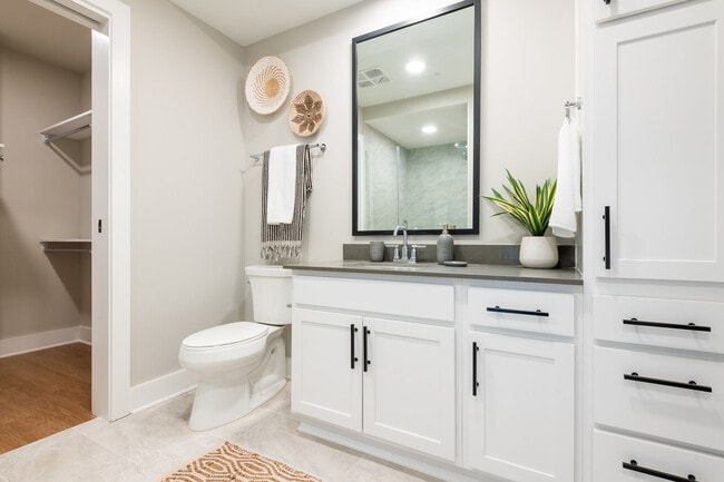 1BR, 1BA - 794SF 2.A1 - Bathroom - Carraway Village