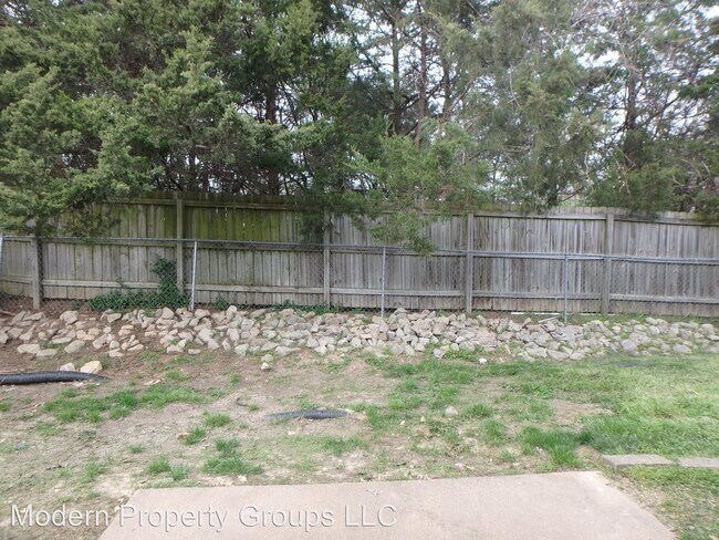 Foto del edificio - 5101 Geyser Blvd