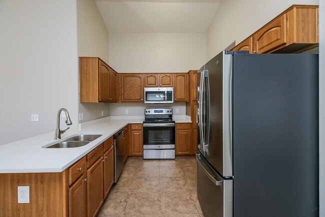 Building Photo - 1033 E Yuma Ave