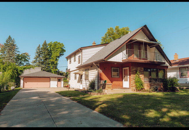 Building Photo - 6521 N 42nd St