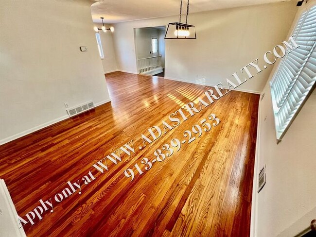 Foto del edificio - Fantastic 4 bed 2.5 Bath Overland Park Ran...