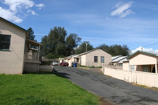 Foto del edificio - 2402-2412 Court St