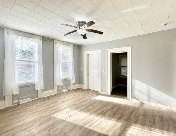 Primary Photo - 674 5th Ave