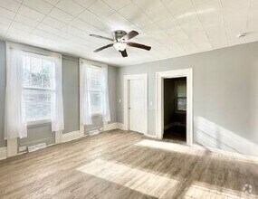 Building Photo - 674 5th Ave