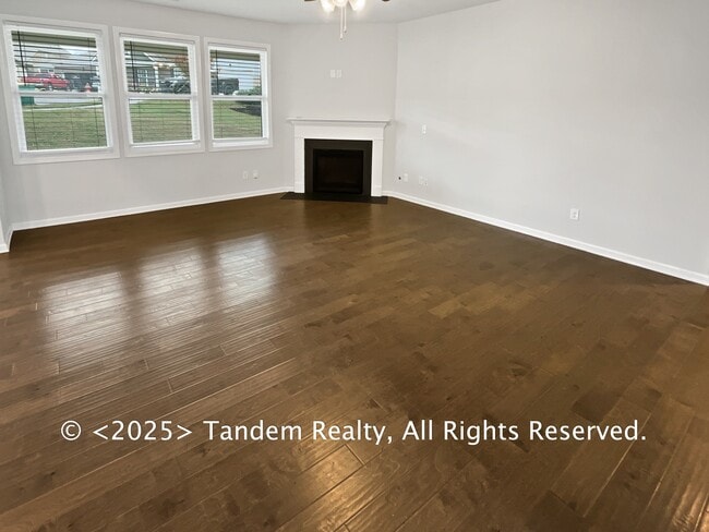 Foto del edificio - 8020 Forest Hills Dr