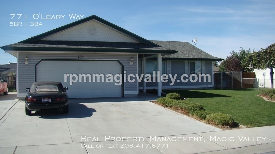 Primary Photo - Beautiful large 5 Bedroom, 3 full Bathroom