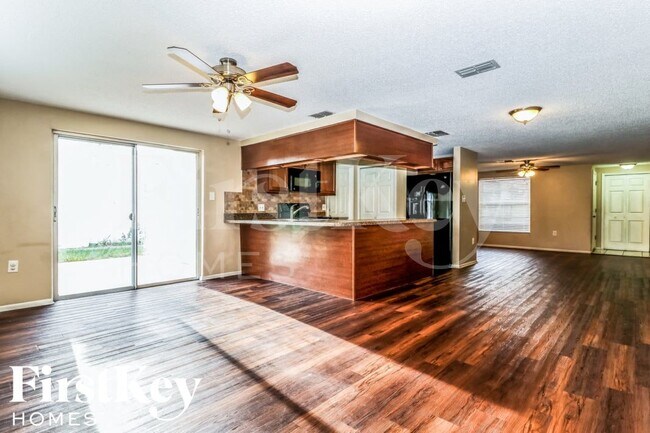 Foto del edificio - 7124 Cay Dr