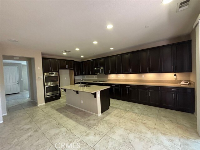Foto del edificio - 3288 Ledgewood Cir