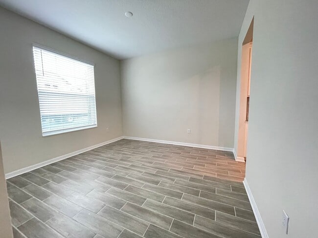 Foto del edificio - 4 bedroom 3.5 bath Solar Panels, The Cove at Waterside, LIKE NEW!