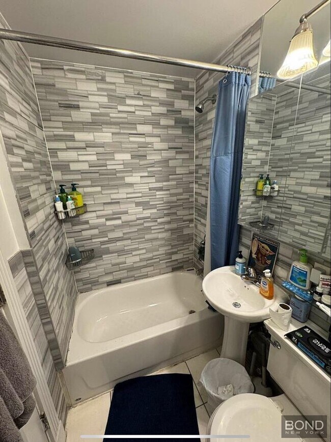Foto del edificio - 336 E 18th St
