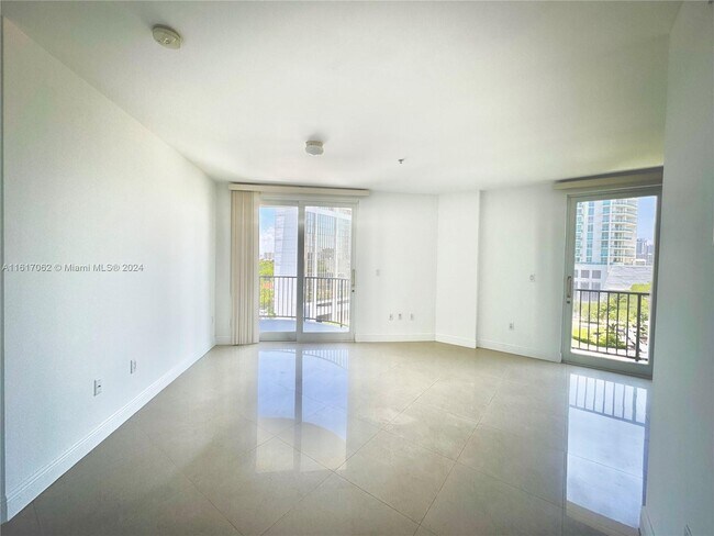 Foto del edificio - 2701 SW 3rd Ave