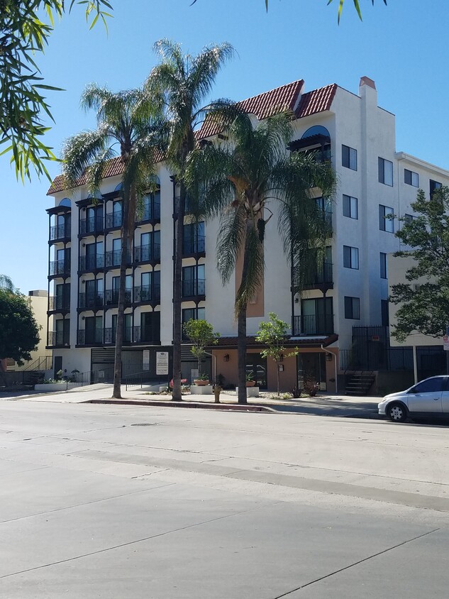 Foto del edificio - Camarillo Sunshine Apartments