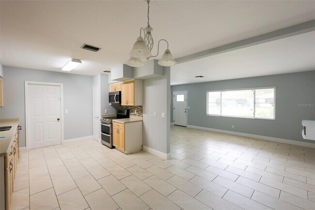 Foto del edificio - 686 Manor Dr W