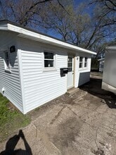 Building Photo - 914 Lakeside Ave