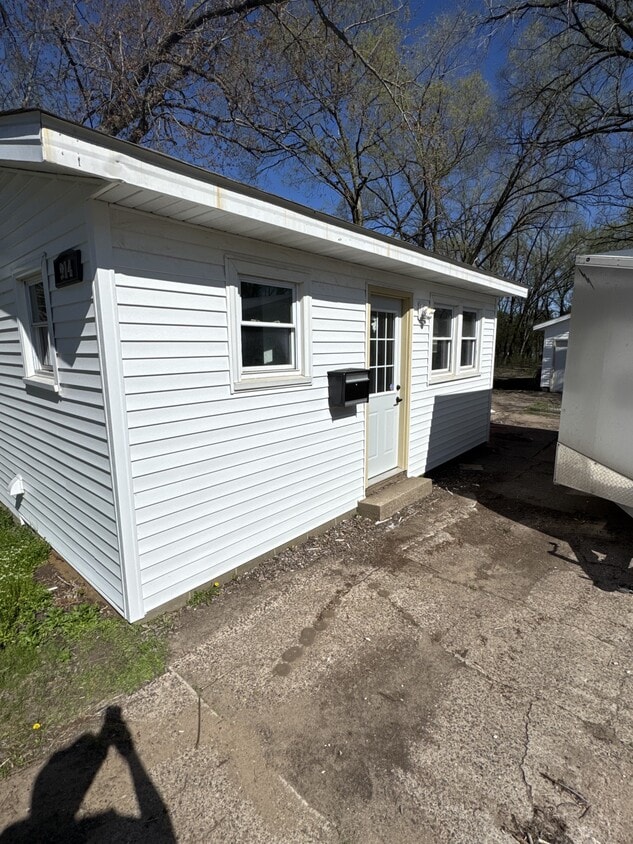 Primary Photo - 914 Lakeside Ave