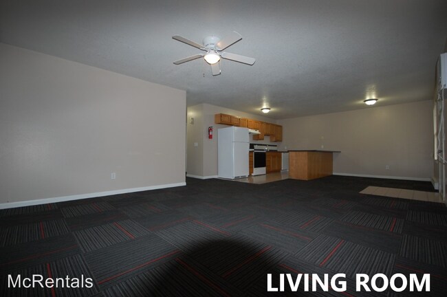 Building Photo - 115-117 S Plum St