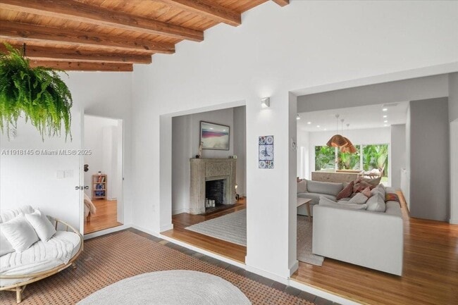 Foto del edificio - 753 NE 82nd Terrace