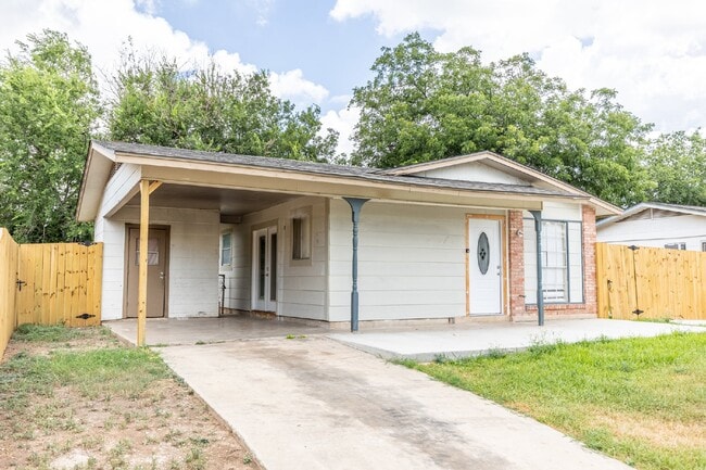 Building Photo - 442 Crestfield Dr
