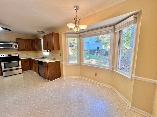 Building Photo - Charming 3BD, 2.5BA Raleigh Home with a Pr...