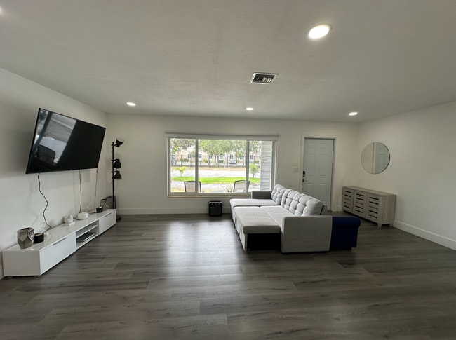 Foto del edificio - 195 NW 115th St