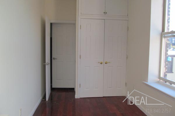 Primary Photo - 106 Bond St