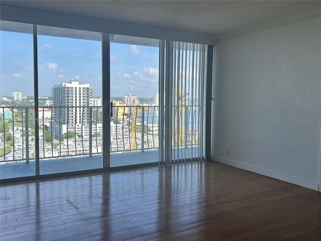 Foto del edificio - 7601 E Treasure Dr