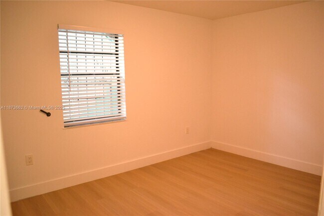 Foto del edificio - 1645 SW 7th St